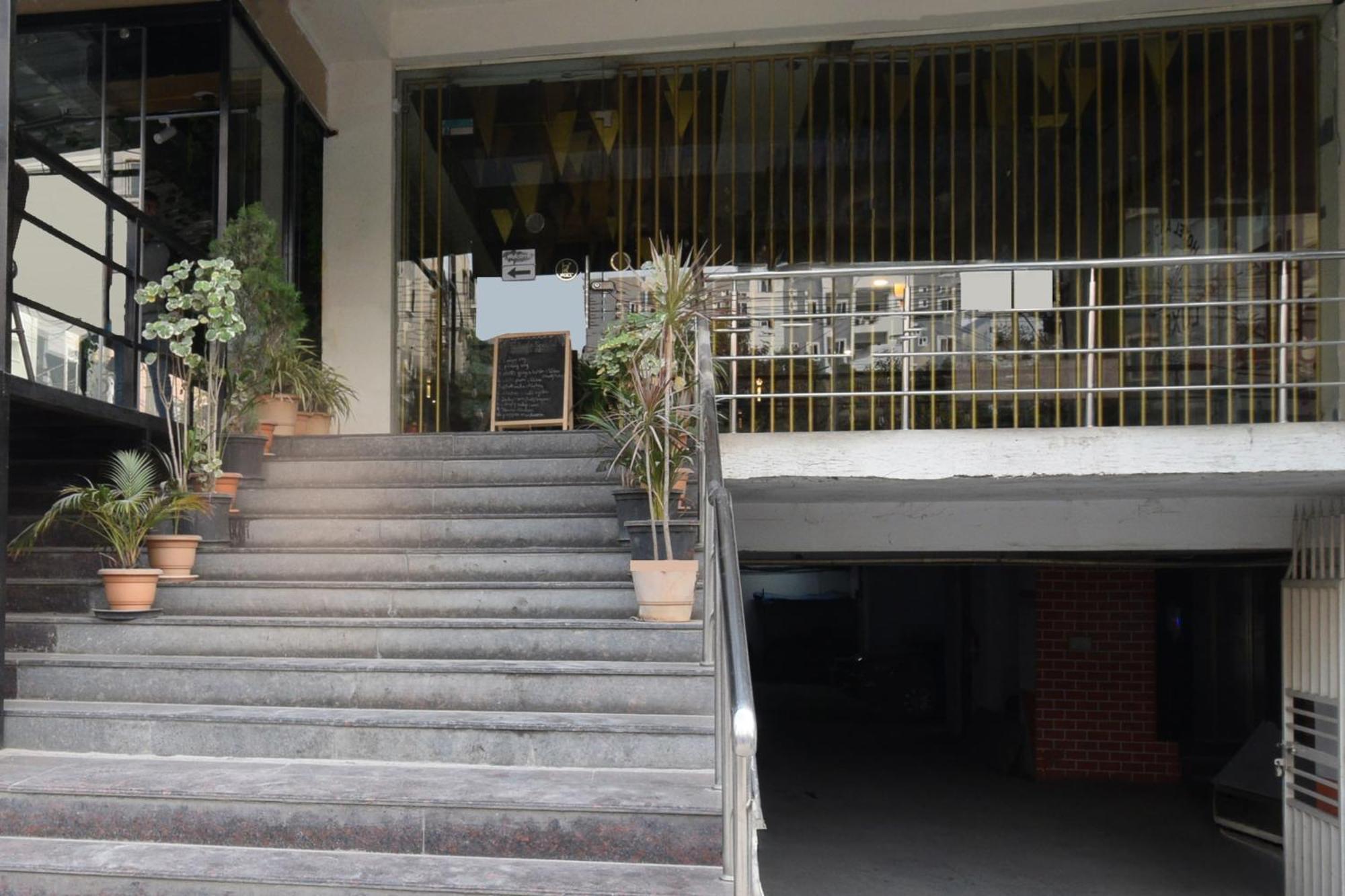 Super Townhouse Madhapur 100 Feet Road Formerly Jkc Grand Hyderabad Ngoại thất bức ảnh