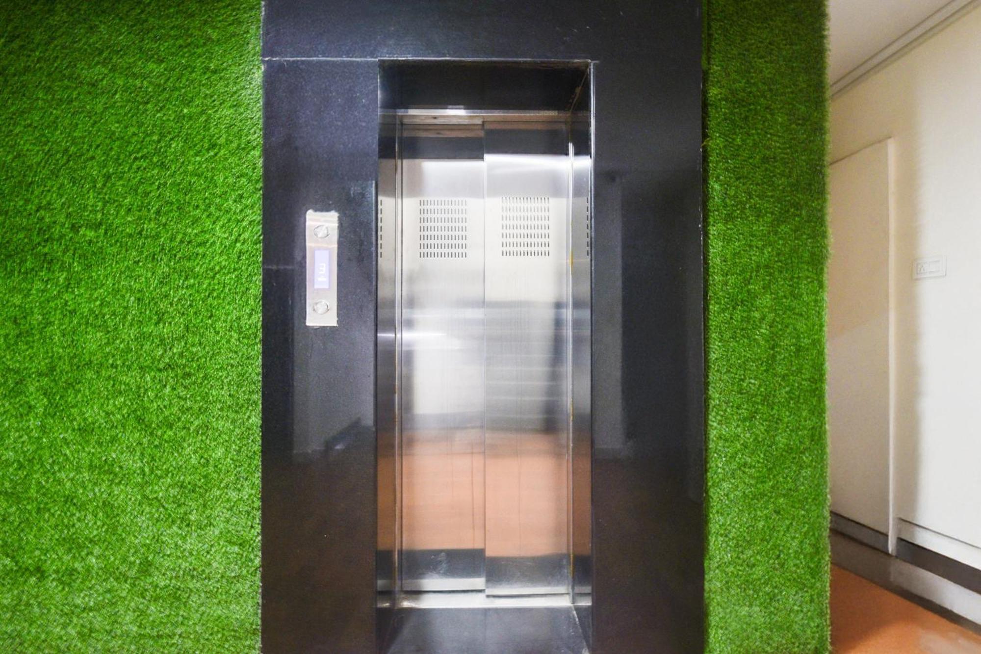 Super Townhouse Madhapur 100 Feet Road Formerly Jkc Grand Hyderabad Ngoại thất bức ảnh