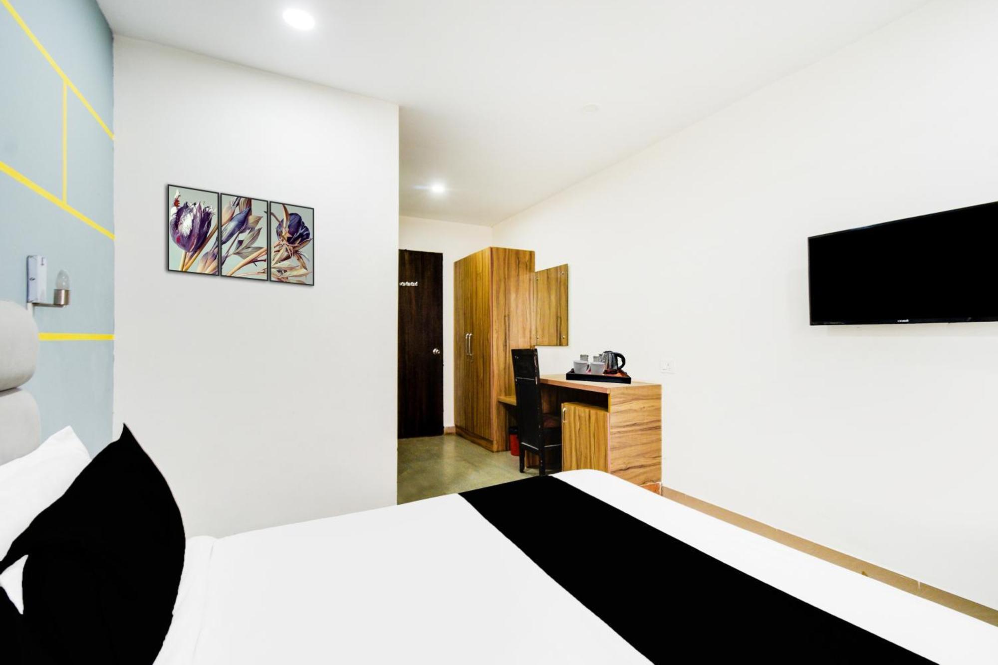 Super Townhouse Madhapur 100 Feet Road Formerly Jkc Grand Hyderabad Ngoại thất bức ảnh