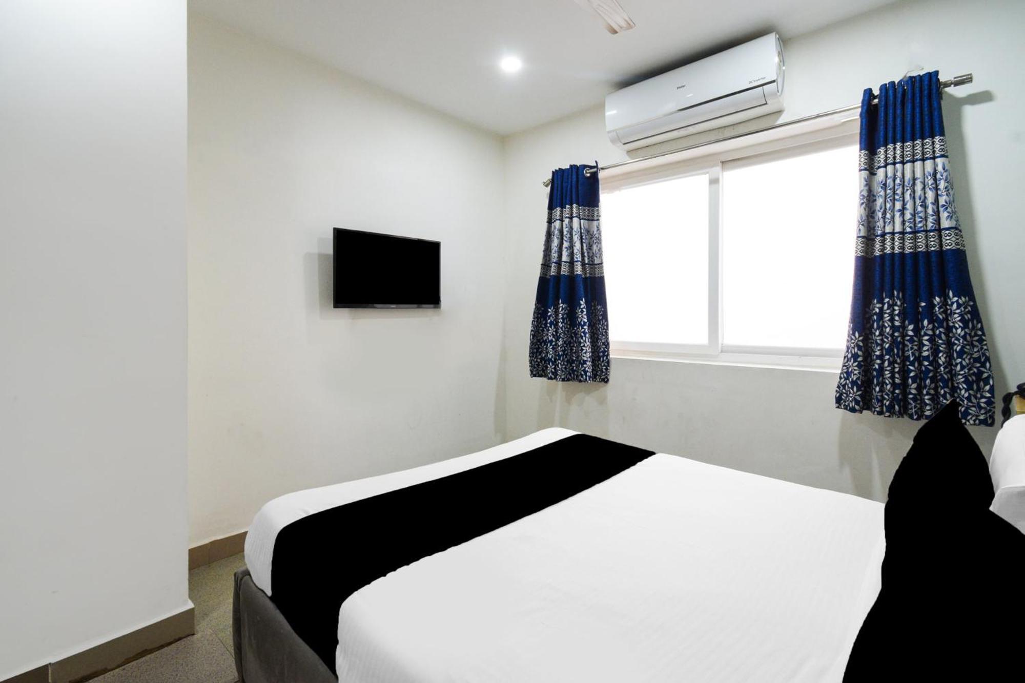Super Townhouse Madhapur 100 Feet Road Formerly Jkc Grand Hyderabad Ngoại thất bức ảnh
