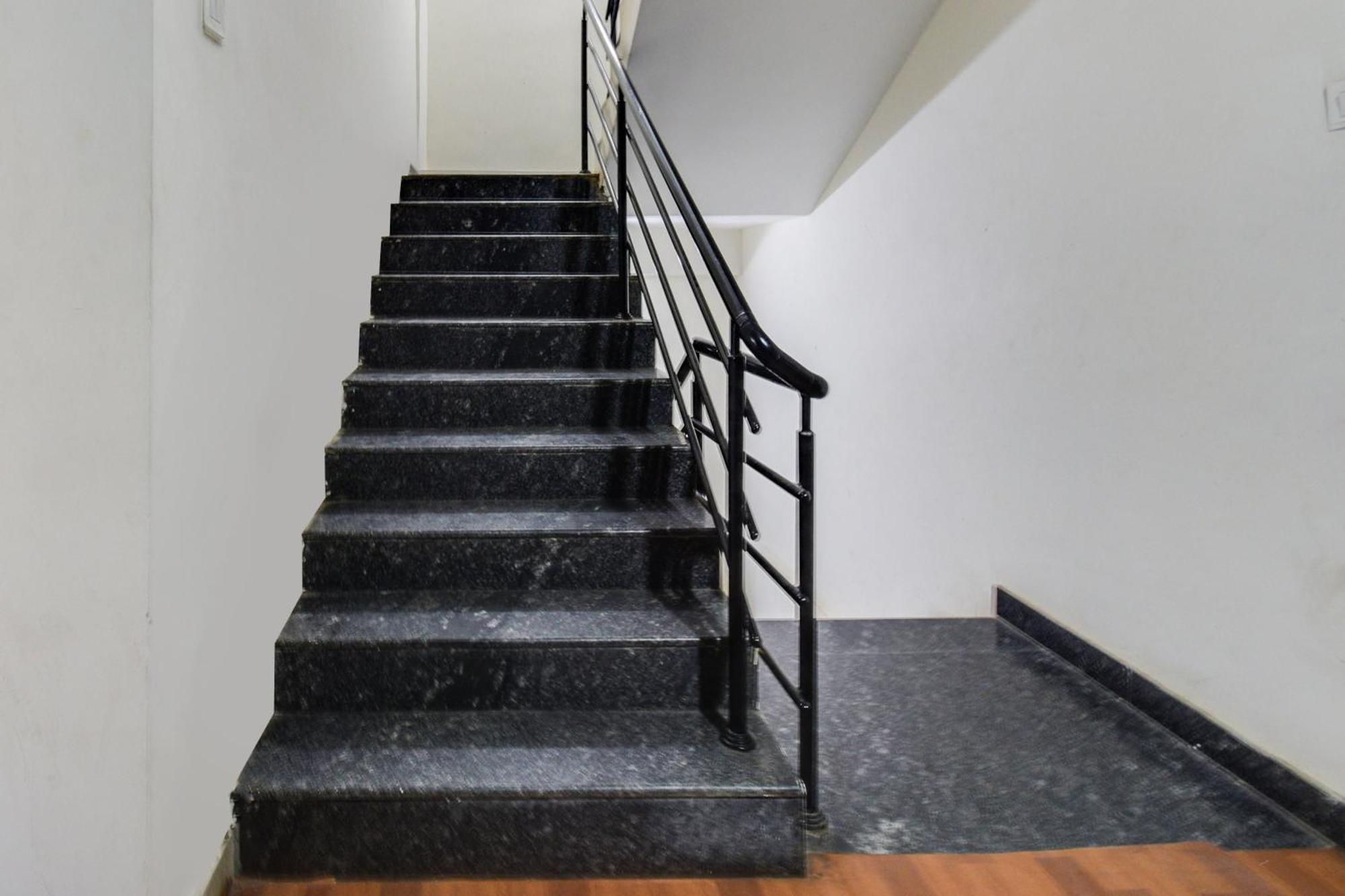 Super Townhouse Madhapur 100 Feet Road Formerly Jkc Grand Hyderabad Ngoại thất bức ảnh