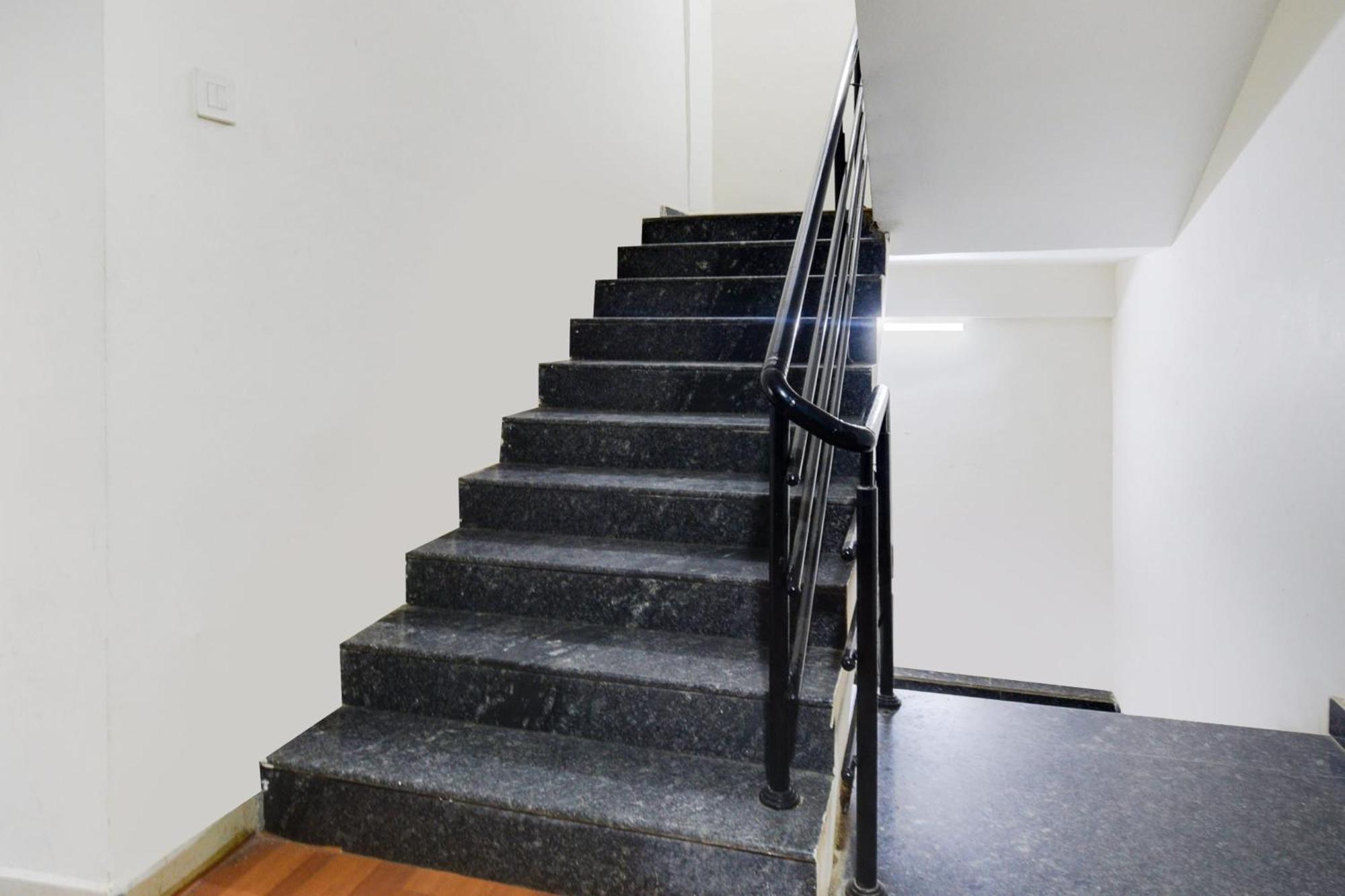 Super Townhouse Madhapur 100 Feet Road Formerly Jkc Grand Hyderabad Ngoại thất bức ảnh