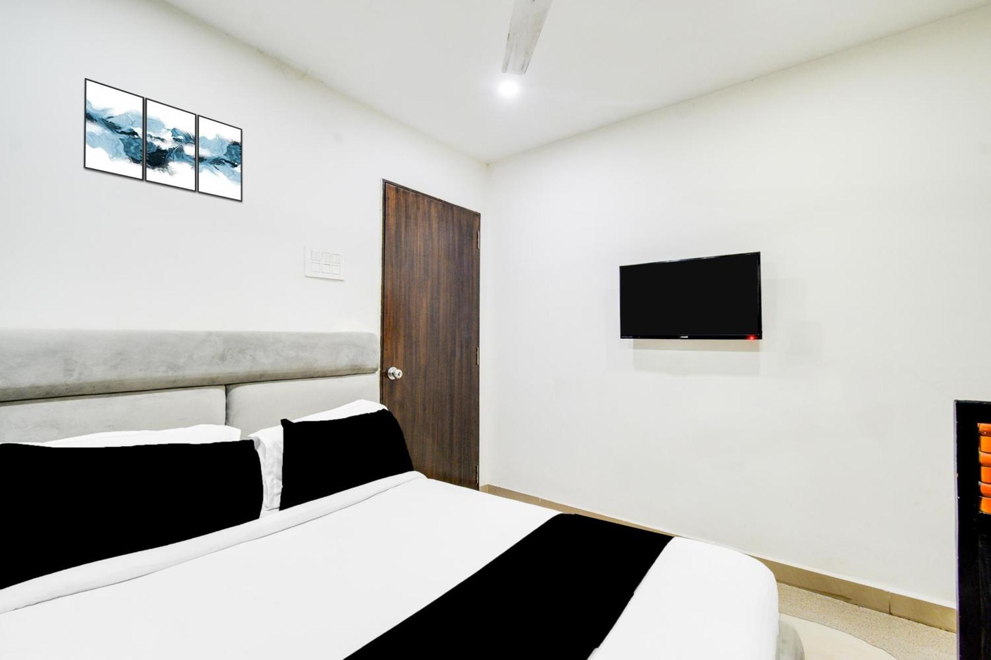 Super Townhouse Madhapur 100 Feet Road Formerly Jkc Grand Hyderabad Ngoại thất bức ảnh